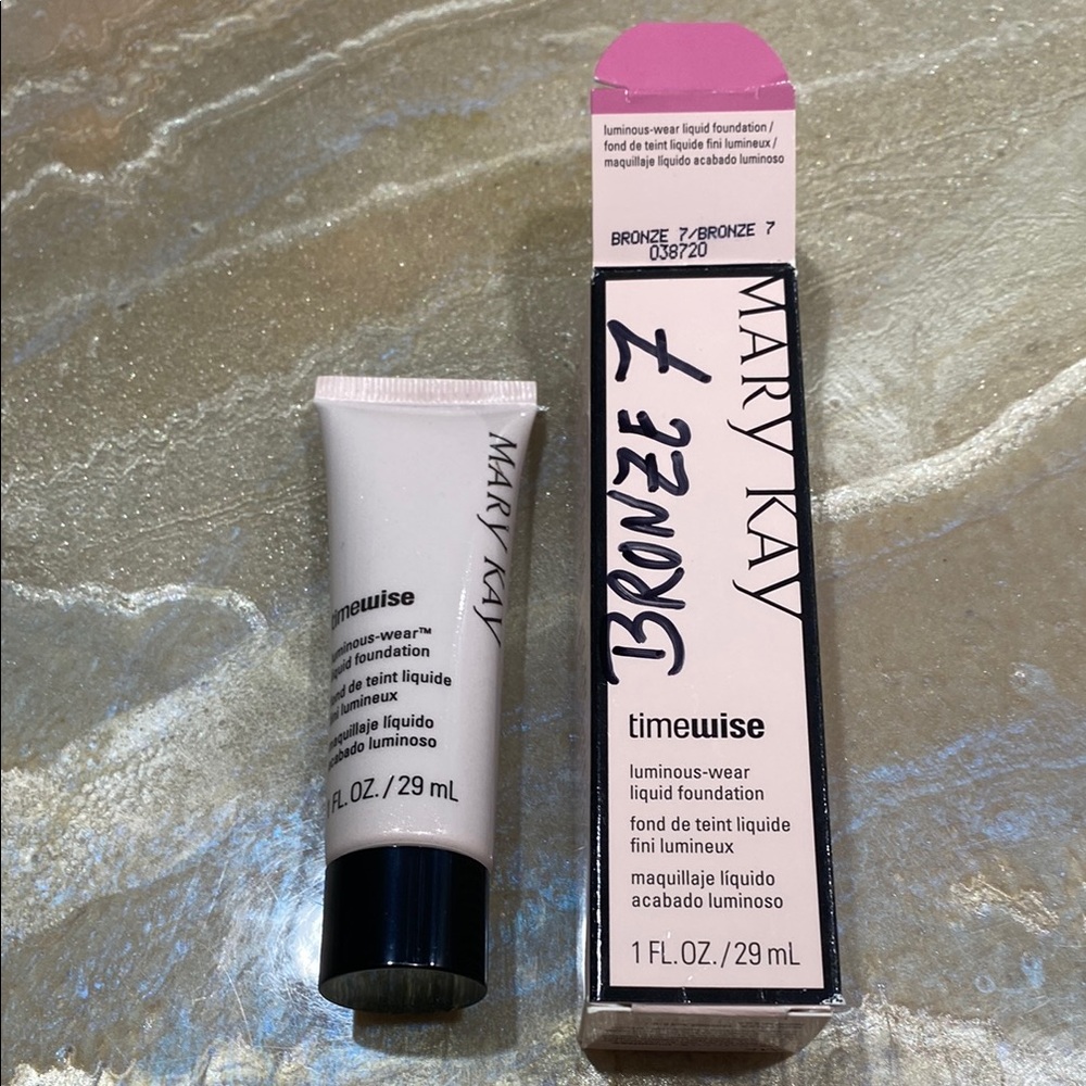 Mary Kay BRONZE 7 Luminous-Wear Liquid Foundation for Normal to Dry Skin / New